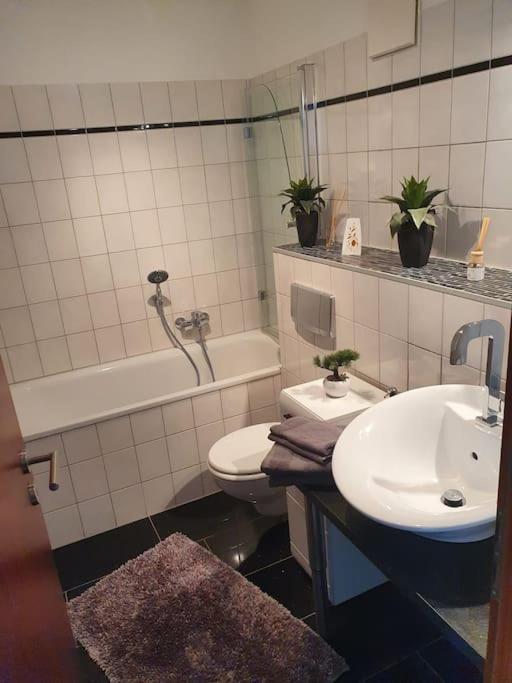 Zentrale Messe/Ferien Whg Mit Garten & Parkplatz Ratingen Exteriér fotografie